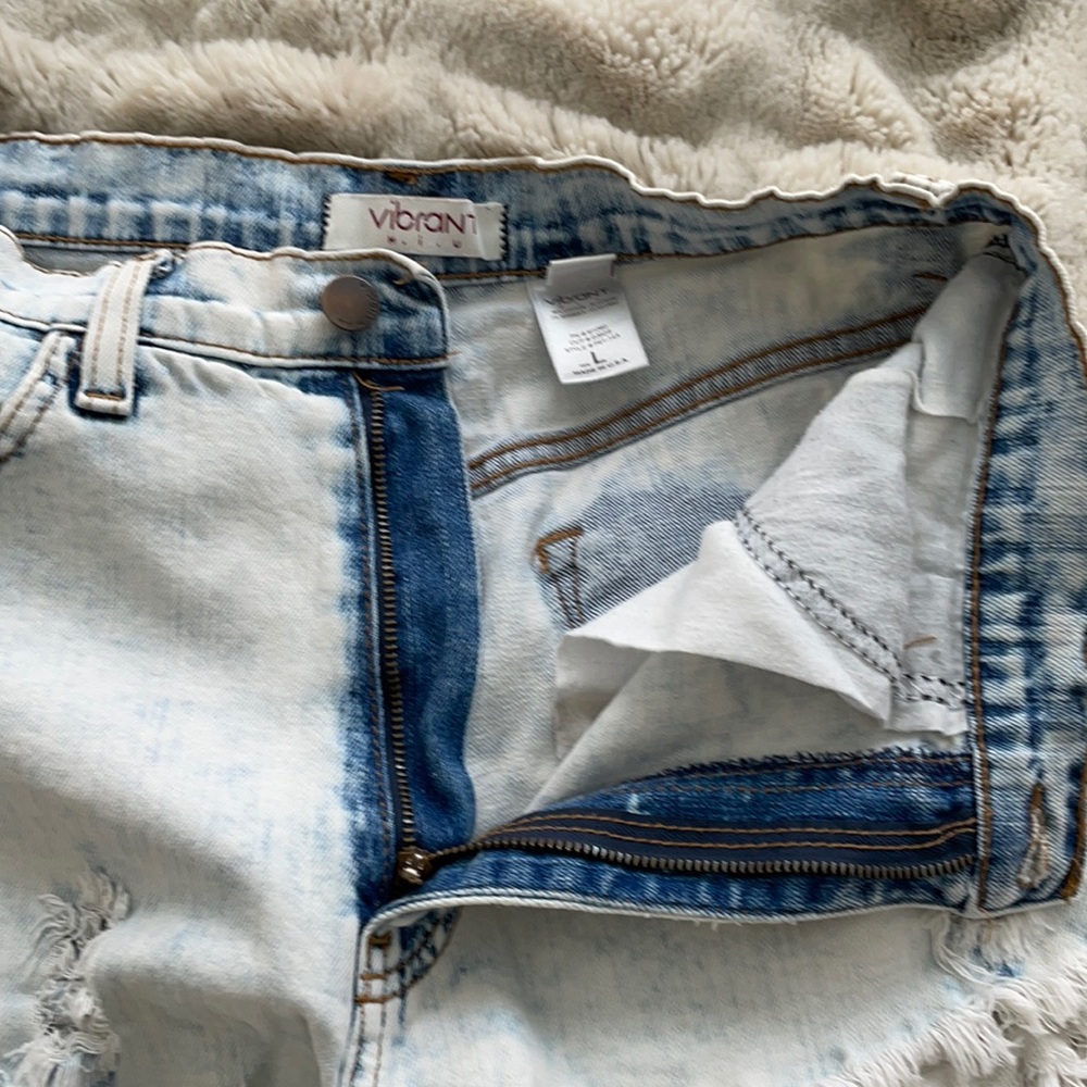 Distressed Jean Shorts - Picture 3 of 3